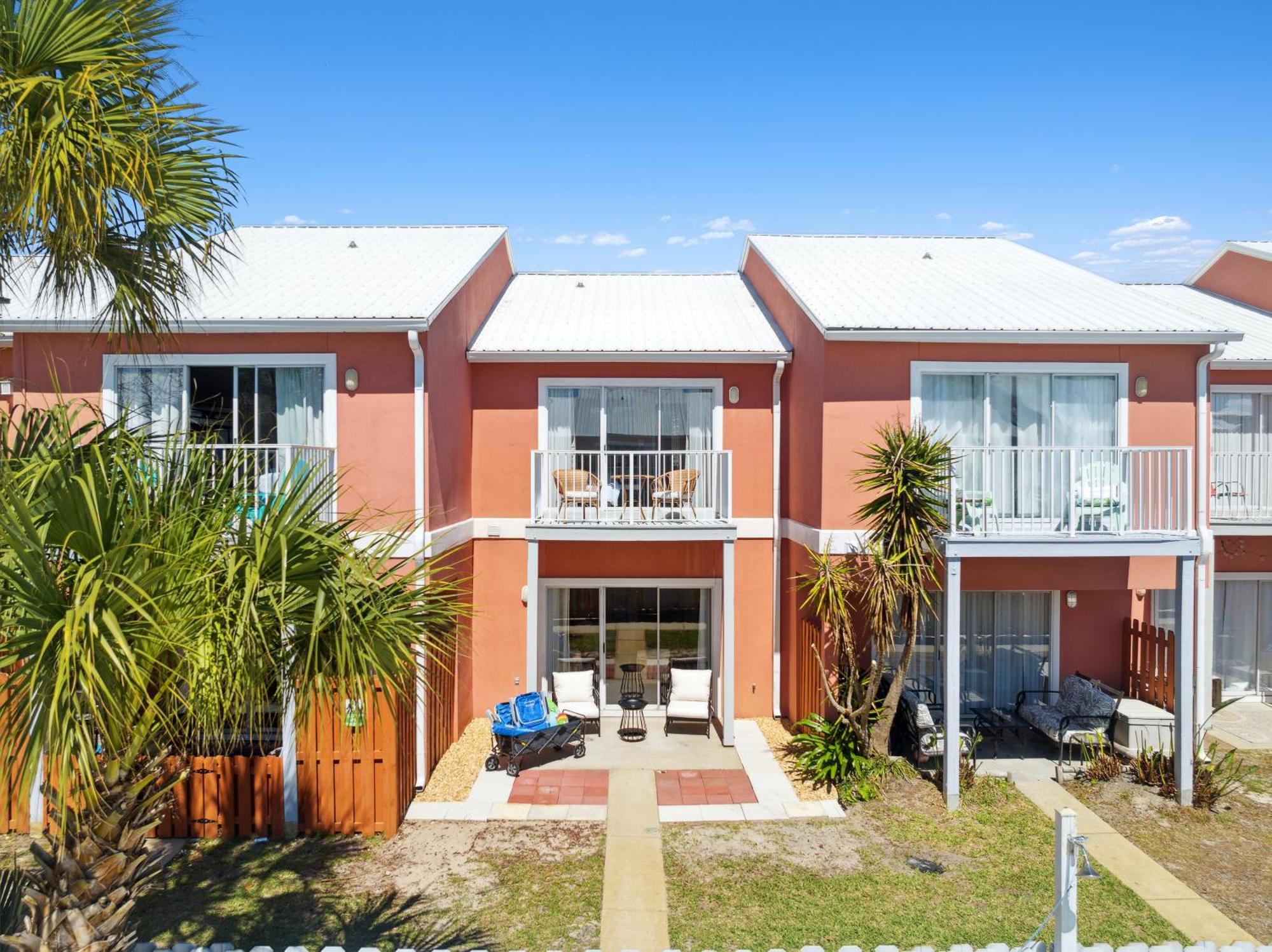 !! New !! 5Min Walk 2 Miramar Beach, Mins To Shopping, Steps To Pool, Patio And Yard, Dog Friendly, 1Gb Wifi