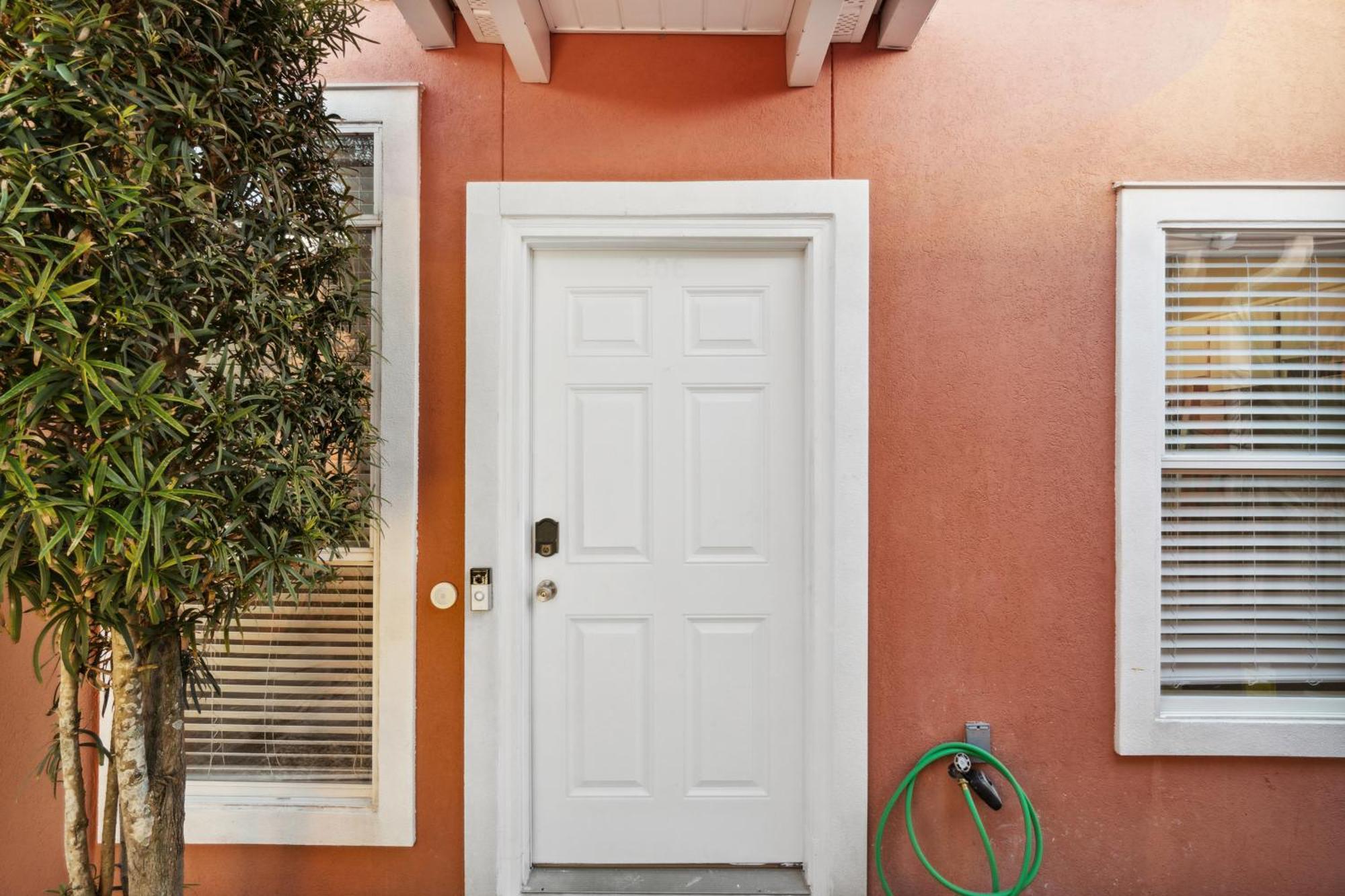 !! New !! 5Min Walk 2 Miramar Beach, Mins To Shopping, Steps To Pool, Patio And Yard, Dog Friendly, 1Gb Wifi Destin
